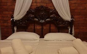 Vintage Art Rooms